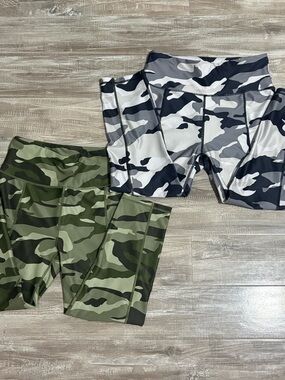 ! NEW ! Cute Women’s Nine West Camo Leggings Olive Green & Gray Bundle